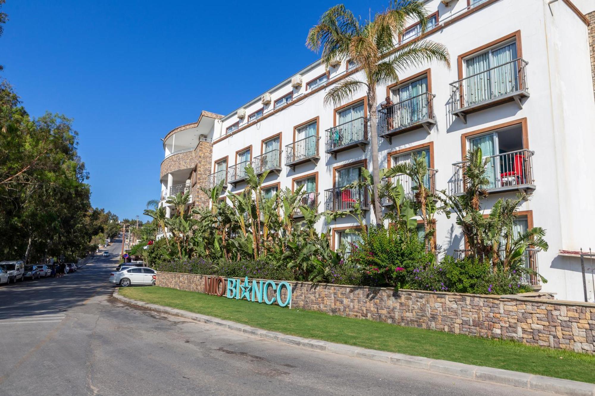 Ladonia Hotels Mio Bianco 아크얄라 외부 사진